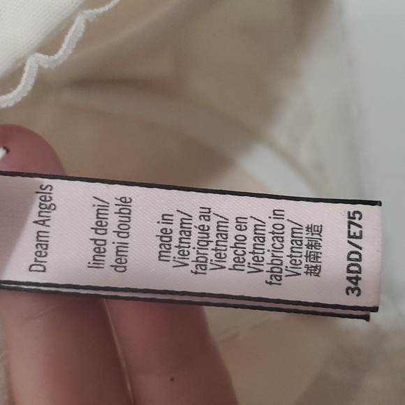 VICTORIA'S SECRET - Picture 4 of 5